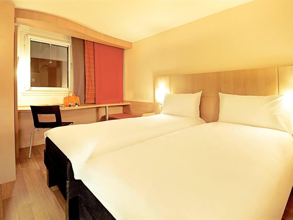 Hotel Ibis Lyon Sud Sur Rhône 3*
