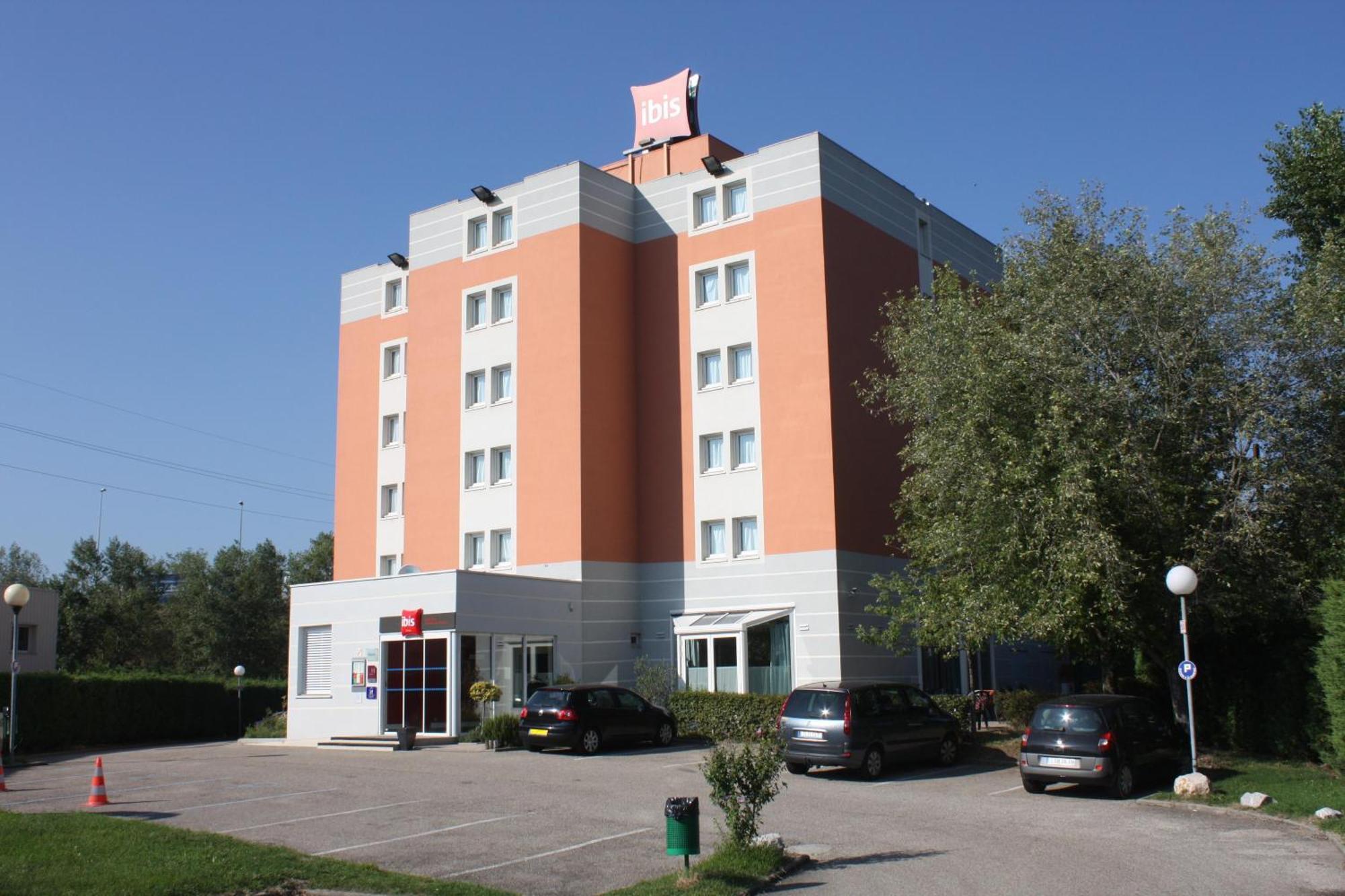Hotel Ibis Lyon Sud Sur Rhône 3*
