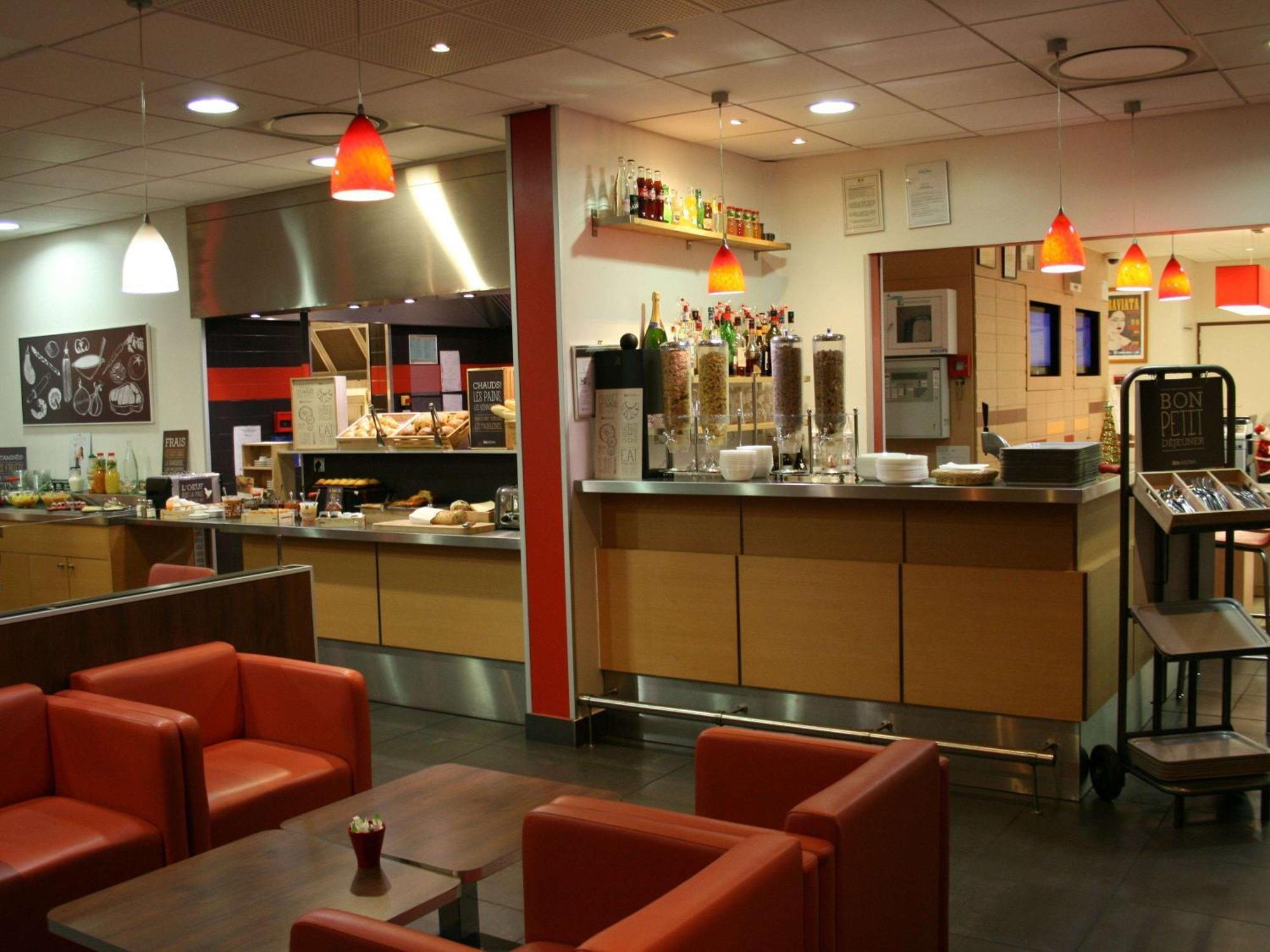 Hotel Ibis Lyon Sud Sur Rhône 3*