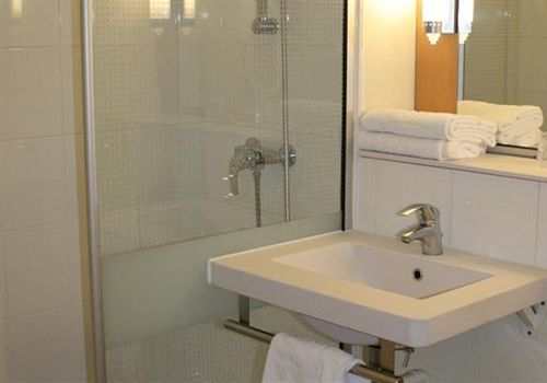 Ibis Lyon Sud Sur Rhône Hotel 3*