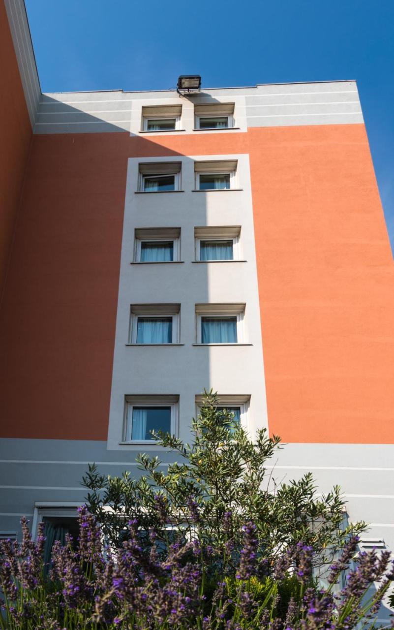 Ibis Lyon Sud Sur Rhône Hotel